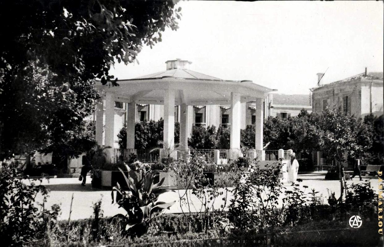 Relizane 505- Place de la Mairie COLLECTION DES AMIS DE ND DE SANTA CRUZ.jpg